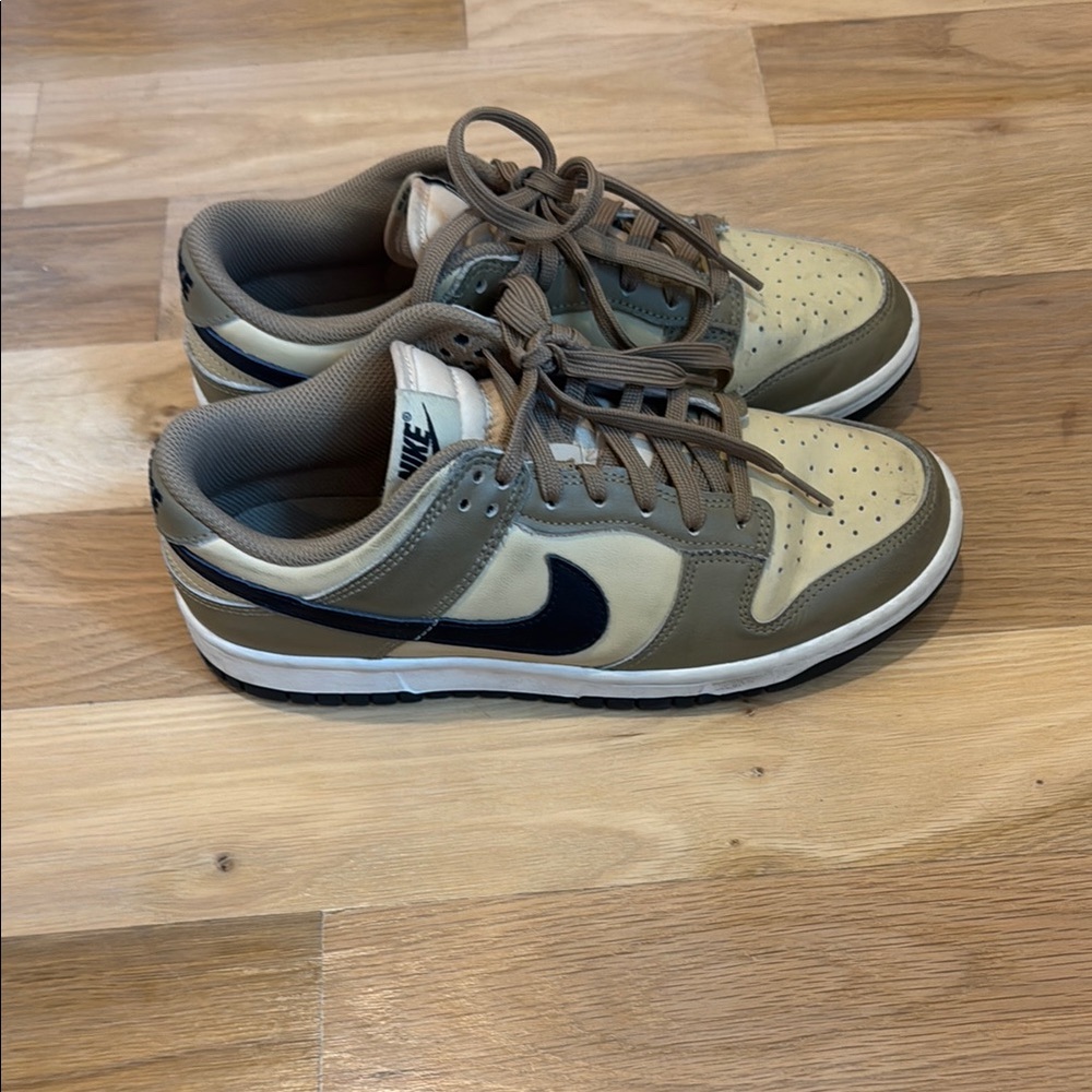 Nike Beige and Black Sneakers